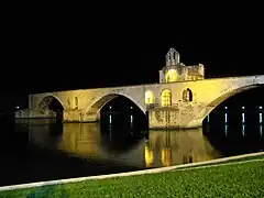 Le pont Saint-Bénézet illuminé.