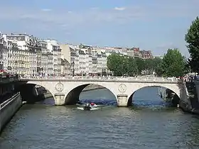 Le pont Saint-Michel vu du Petit-Pont.