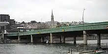 Vue du pont de Saint-Cloud avec en arrière-plan la ville de Saint-Cloud