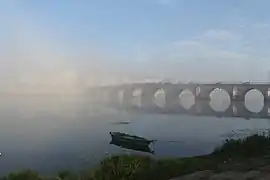 Pont Saint-Laurent dans la brume matinale, depuis Saint-Laurent-sur-Saône