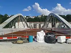 Vue de la chaussée du pont, le 30 mai 2014.