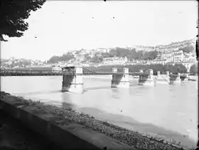 Le pont Vaïsse après son dynamitage en 1944.