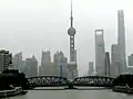 Le pont au-dessus de la rivière Suzhou et le quartier Pudong en arrière-plan.