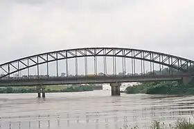 Pont allemand d'Édea - vue depuis le marché.