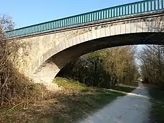 Pont au-dessus du chemin des Roses.