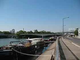 Le pont d'Issy vu depuis l'amont.