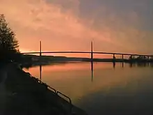 Pont de Brotonne vu du quai de Caudebec au matin