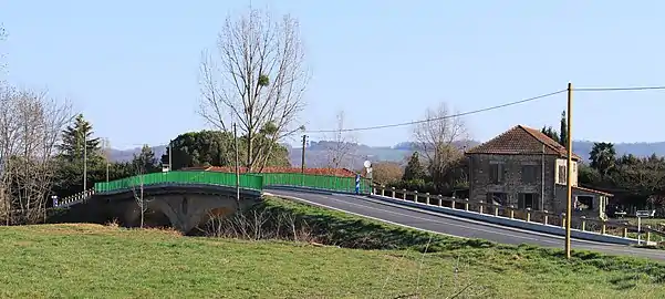 Le pont au-dessus de l'Arros.