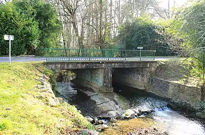 Le pont au-dessus de la Chella.