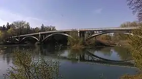 Le pont de Lucey vu depuis la rive savoyarde.