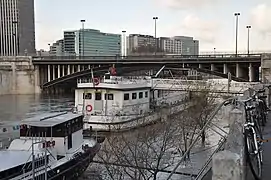 Pont vu de la rive droite,côté Neuilly-sur-Seine.