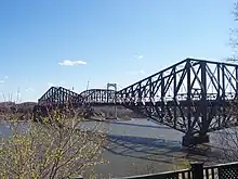 Vue du Pont de Québec et du Fleuve Saint-Laurent.