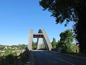 Pont sur la Seine .