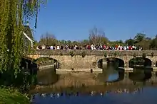 Le pont Piétons (XIIe siècle) de Saint-Pierre-sur-Erve.