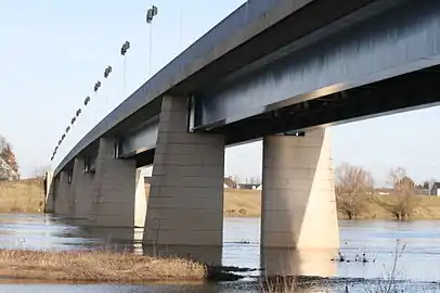 Le pont sur la Loire.