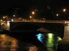 Le pont de nuit.