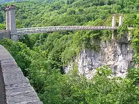 Le Pont de l'Abîme surplombe le Chéran