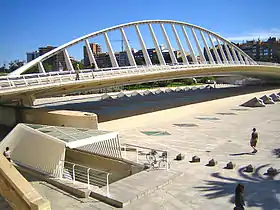 Le pont de Alameda et l'entrée de la station de métro à proximité