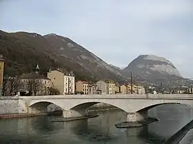 Saint-Eynard depuis le pont de la Citadelle (Grenoble).