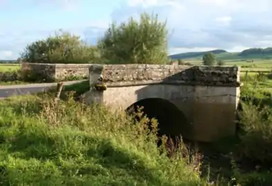 Le pont de la Pêche dans la plaine de Removille.