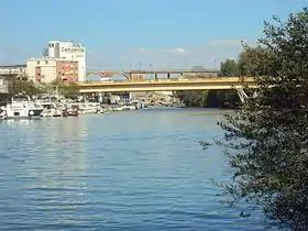 Le pont de Nogent et à l'arrière plan le viaduc