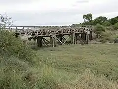 L'EV 4 passe sur le pont des Marais à Plurien.