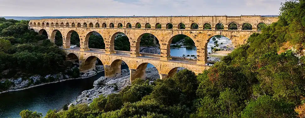 L'aqueduc romain du Pont du Gard.
