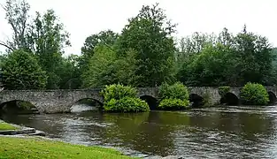 Le pont du Saillant vu de la rive droite.