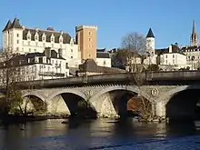 Le Gave et le château de Pau.