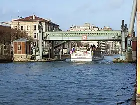 Pont de la rue de Crimée à Paris.