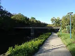 Pont sur la Lesse près de Wanlin, reconstruit après la Seconde Guerre mondiale.