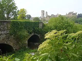 Pont sur la Romme devant le château de Champtocé.