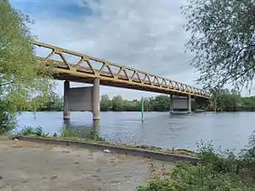 Pont sur la Seine entre Courcelles et Aubevoye.