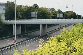 Pont sur la rue Charles Guggiari.