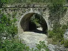 Pont à Banon sur le Largue à sec