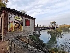 Pont suspendu entre Givors (à gauche) et Chasse-sur-Rhône