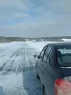 Pont de glace en hiver sur le lac Témiscouata au Québec, entre Notre-Dame-du-Lac et Saint-Juste-du-Lac.