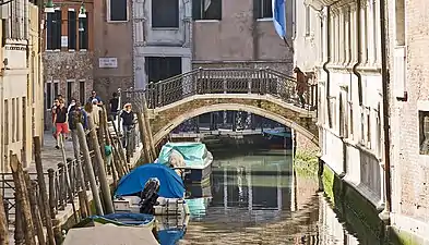 Ponte San Severo reliant le Campo du même nom à la Salizada Zorzi