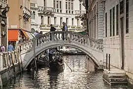 Ponte Tron ou de la Piavola (anciennement ponte San Gallo) reliant Campo San Gallo et Fondamenta Goldoni