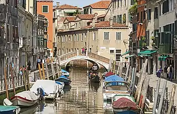 le Ponte del Gaffaro reliant Calle de la Cereria  au 'Fondamenta dei Tolentini