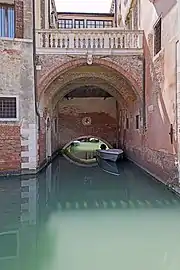 Pont surélevé de Santo Stefano rio de San Anzolo