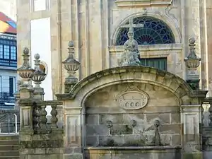 Fontaine devant l'église