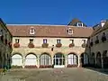 Cour du couvent des Cordeliers devenu Hôtel de Ville.