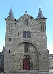 La façade occidentale de l'église Notre-Dame.