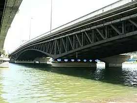 Au premier plan, le pont de 1966 ;en second plan, le pont de 1972