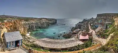 Vue panoramique du Popeye Village à Anchor Bay.