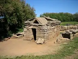 Tombe étrusque (cabane rectangulaire) , nécropole San Cerbone, Populonia.