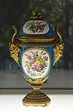 Vase en porcelaine de Sèvres.