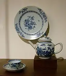 Porcelaine d'exportation bleu et blanc retrouvée dans la cargaison d'une épave, XVIIIe siècle. Musée Guimet, Paris