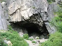 Porche d’entrée de la grotte Sainte-Anne.